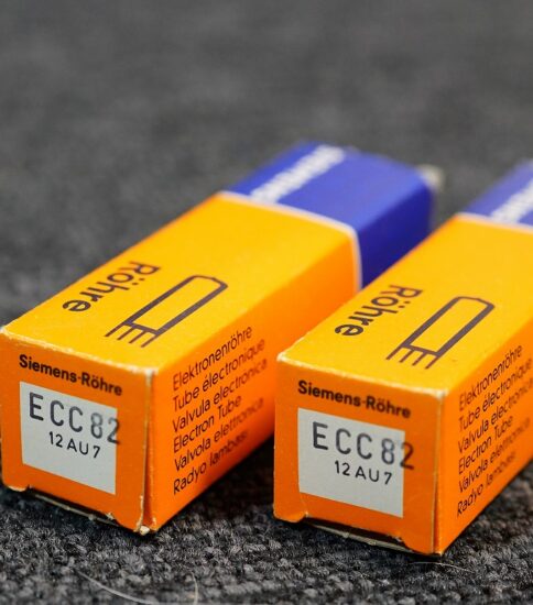 Siemens ECC82 Tubes　￥22,000